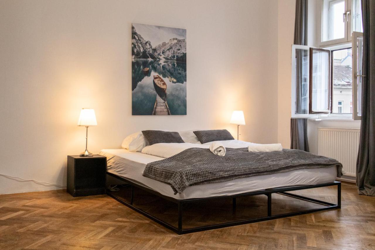 Spacious 2br Apt.-near Wiener Stadthalle Apartment *