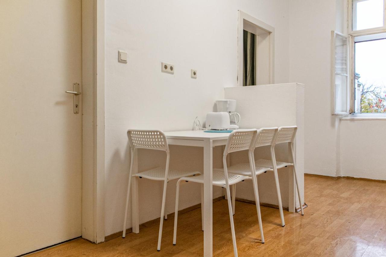 Spacious 2br Apt.-near Wiener Stadthalle Apartament *